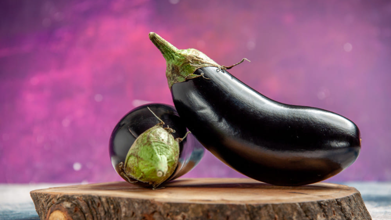 front-view-aubergines-tree-wood-board-pink